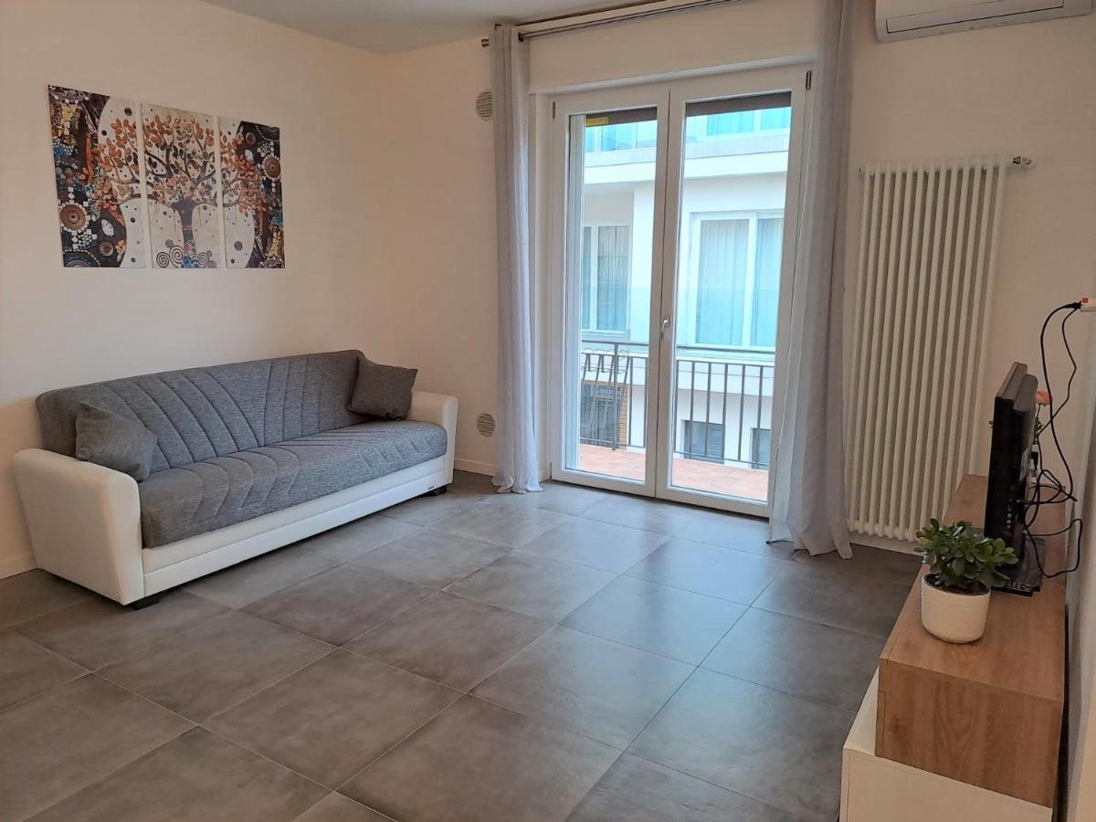 Lux Family Apartment Бардолино Экстерьер фото